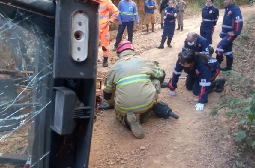  Jovem morre esmagado por retroescavadeira