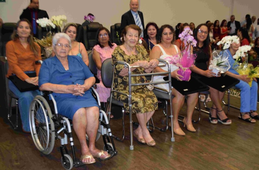  Câmara celebra o Dia das Mães em sessão especial