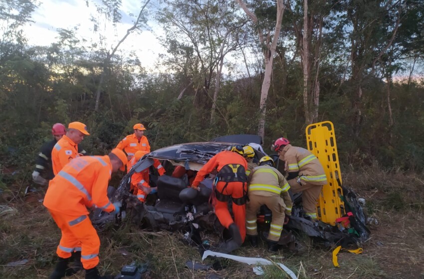  Acidente com óbitos e feridos na MGC-122 em Capitão Enéas