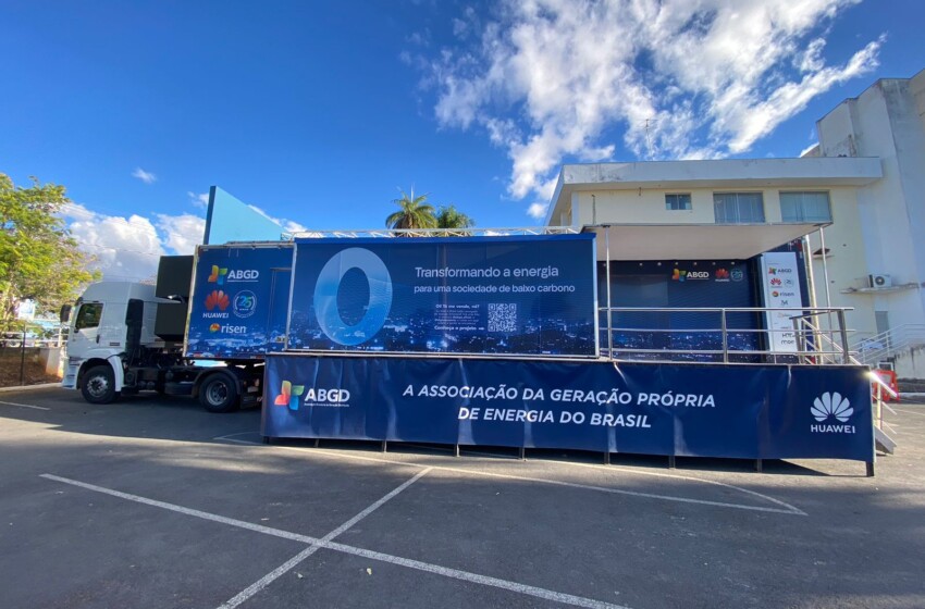  Unimontes recebe carreta-escola do Road Show ABGD Huawei Solar