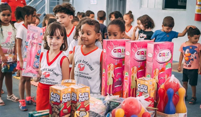  Sicoob Credinor celebra mês da criança com presentes para instituições beneficentes