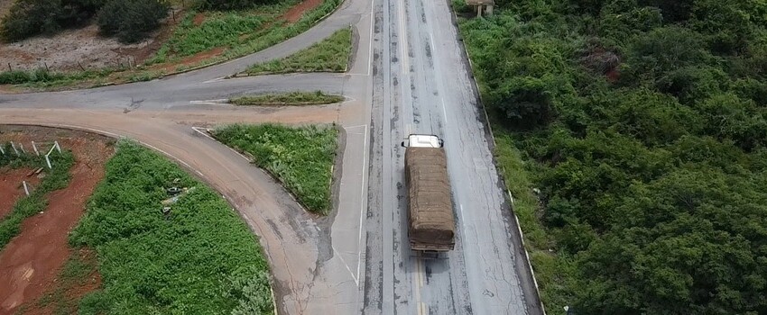  Trecho da MGC-122 recebe obras de recuperação