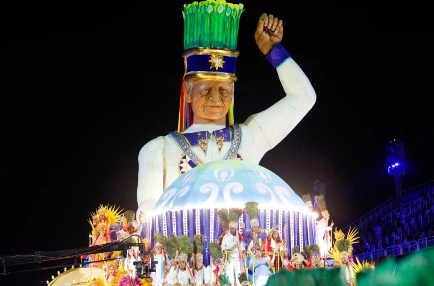  Catopê de Montes Claros encanta o mundo, na Marquês de Sapucaí