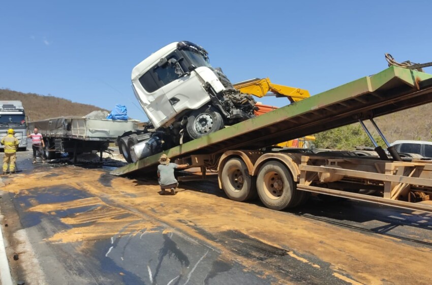  Acidente com sete veículos na serra de Francisco Sá