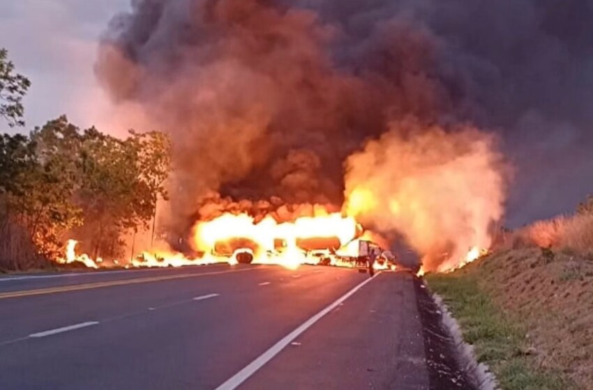  Motorista morre em explosão de caminhão-tanque