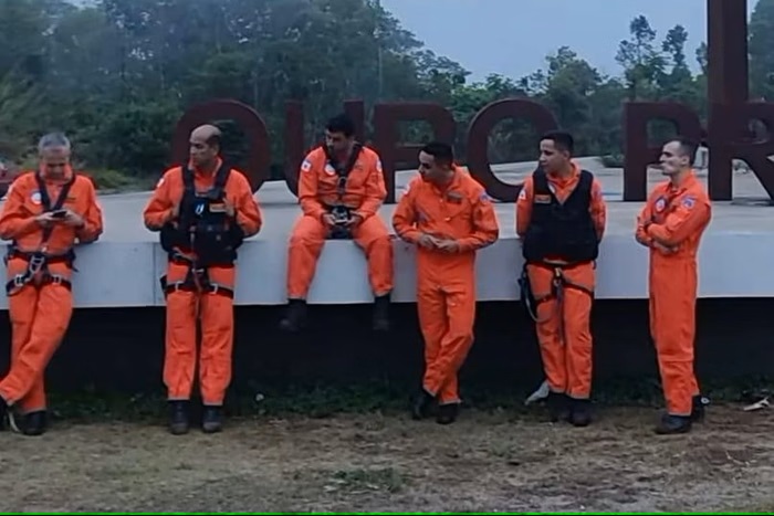  Seis tripulantes morrem em queda de helicóptero