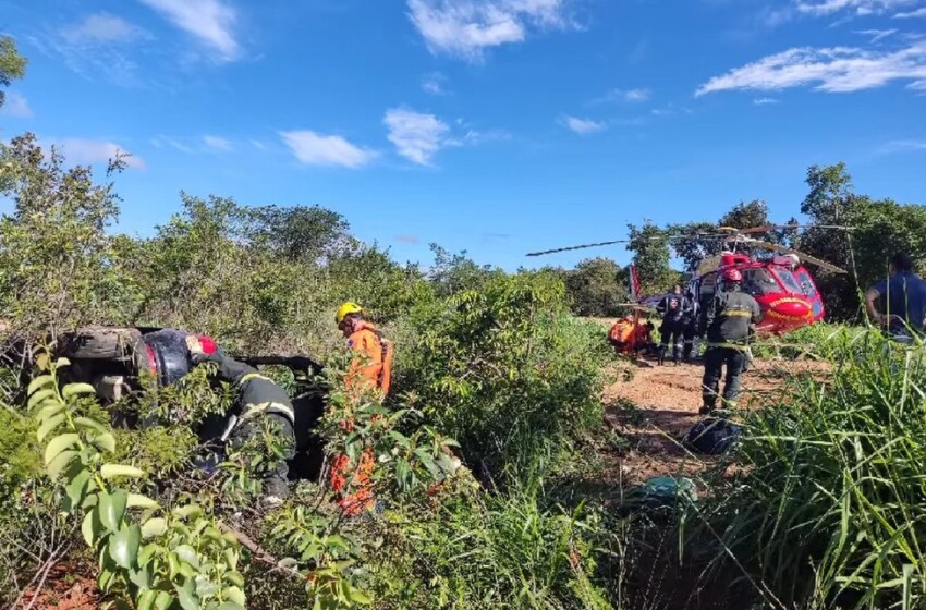  Idosos escapam de capotamento na MGC-451 perto de Bocaiúva