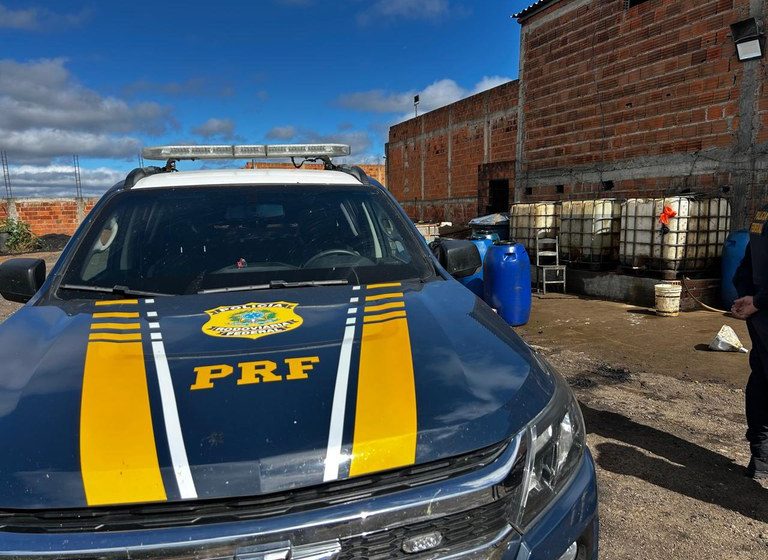  PRF apreende grande volume de combustíveis, em Cachoeira de Pajeú 