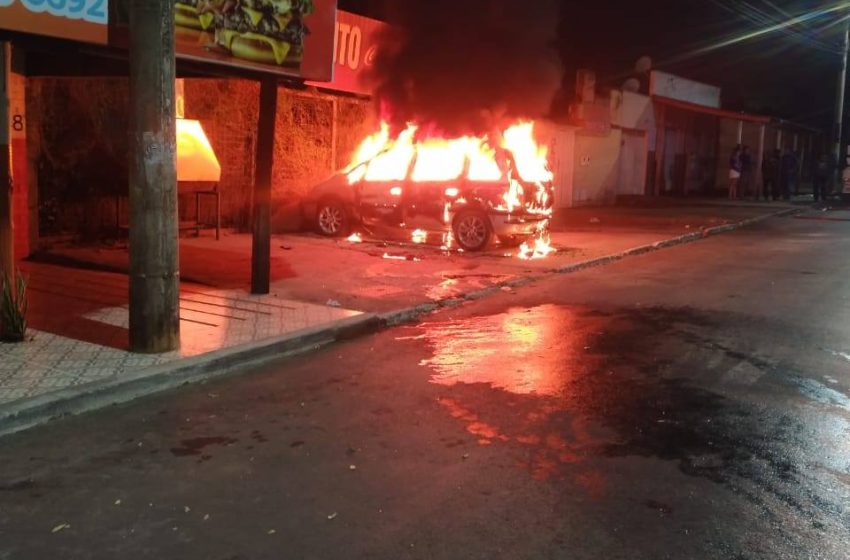  Carro incendiado na Cula Mangabeira mobiliza CB