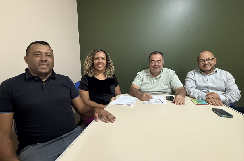  Prefeitura de São João da Ponte antecipa 13º dos servidores da Educação e injetará R$ 1,3 milhão na economia local