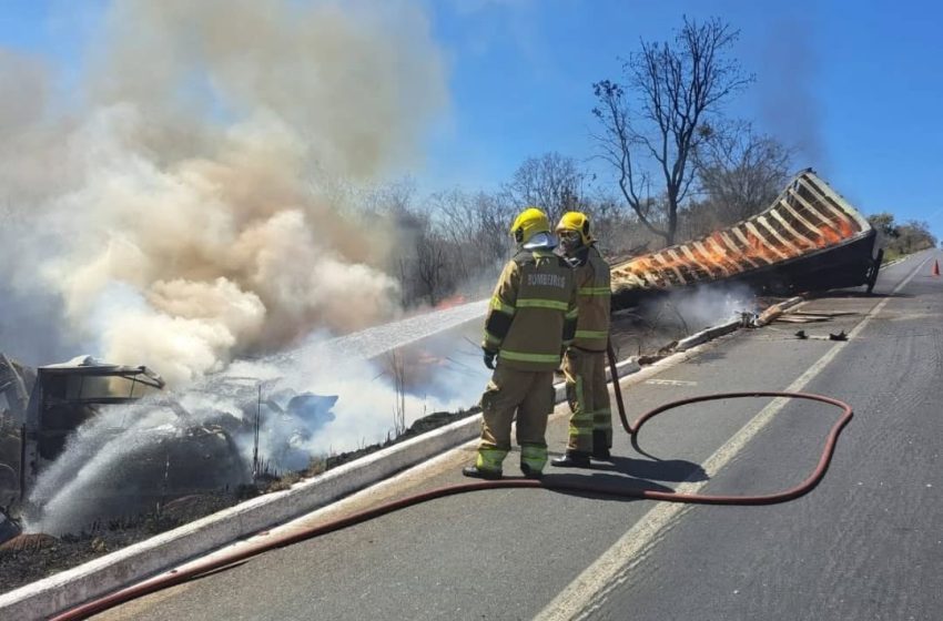  Motorista de caminhão morre carbonizado na BR-251