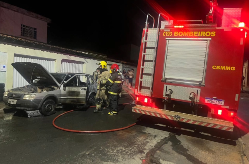  Mais um carro incendiado em Montes Claros