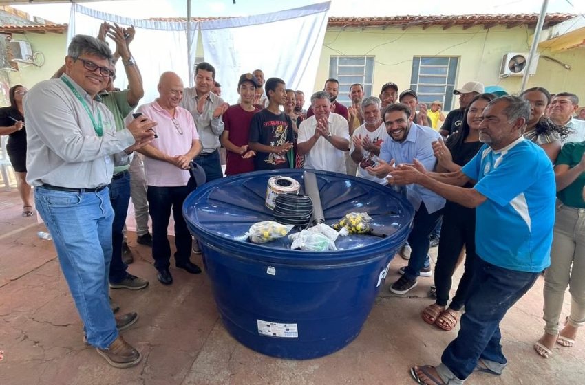  Prefeitura de Patis entrega kits de irrigação em parceria com o Governo de Minas