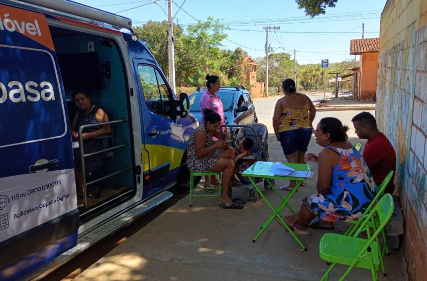  Agência Móvel da Copasa chega a Montalvânia e movimenta atendimento a moradores