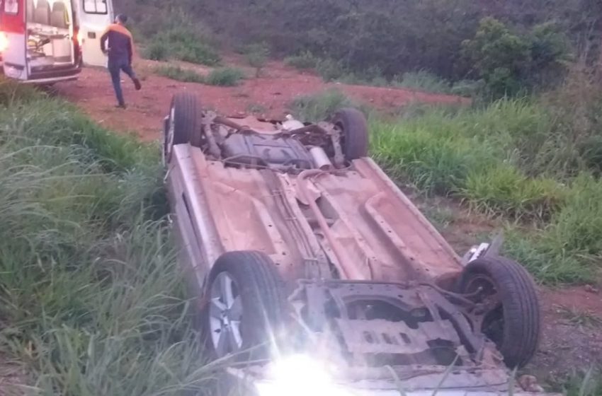  Capotamento na MG-451 deixa um ferido em Olhos D’Água