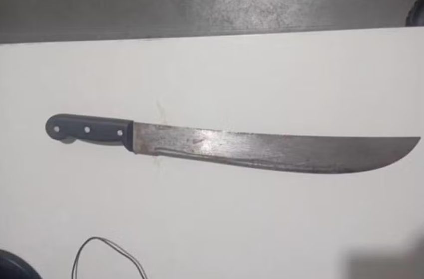 Homem é golpeado com facão em restaurante de Montes Claros