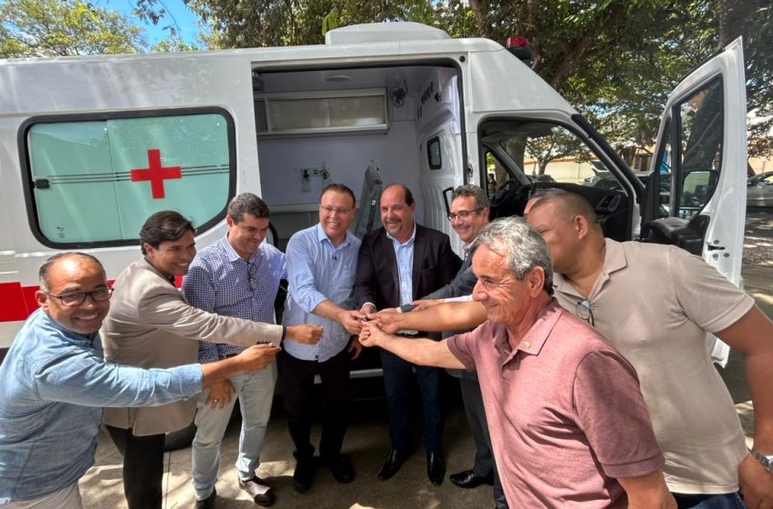  HUCF recebe doação de ambulância adquirida com emenda parlamentar