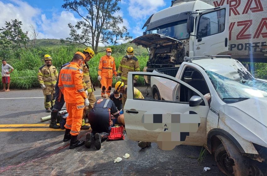  Colisão trágica na BR-251 deixa motorista morto após ficar preso às ferragens