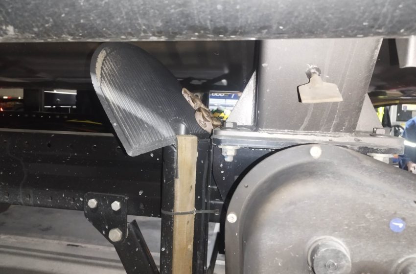  Cobra é capturada dentro de um caminhão-tanque