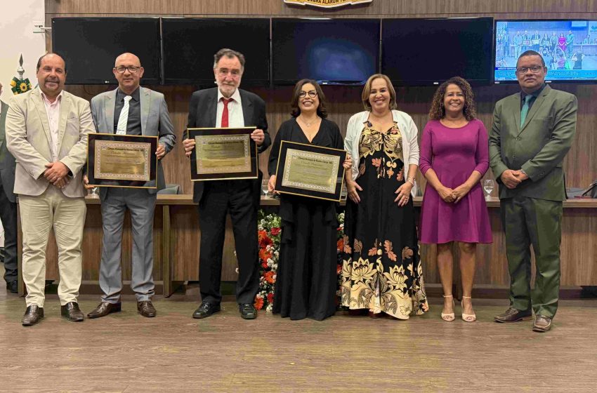  Patrus Ananias e professores recebem título em Montes Claros
