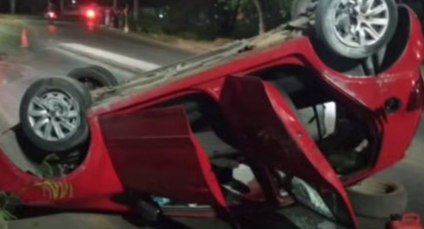  Motorista fica ferido após capotamento no Distrito Industrial