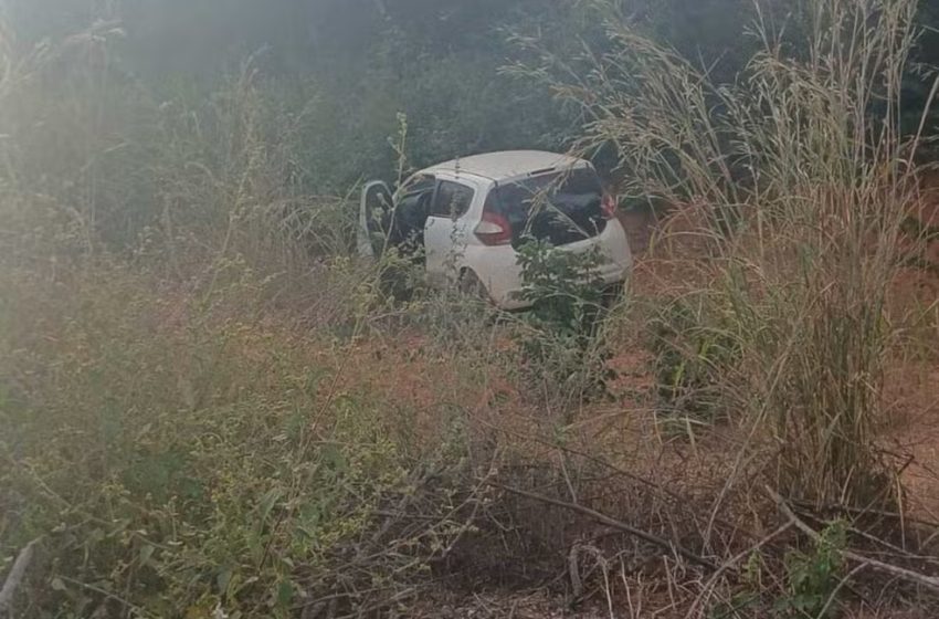  Passageiro furta carro em posto, sofre acidente durante fuga e desaparece em mata