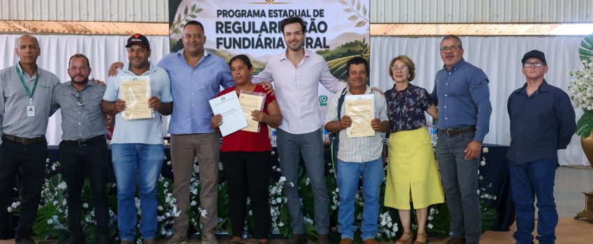  Governo de Minas entrega 163 títulos de regularização fundiária a produtores rurais de Bocaiúva