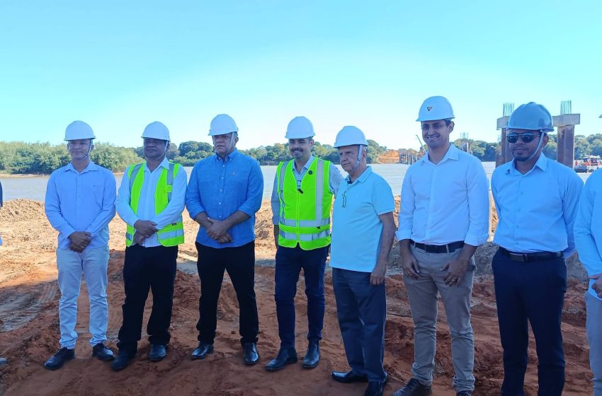  Governador vistoria obras da ponte sobre o Rio São Francisco, que já alcançam 50% de execução