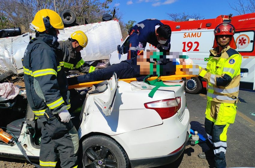  Acidente com três veículos deixa criança morta e dois feridos em rodovia de Janaúba