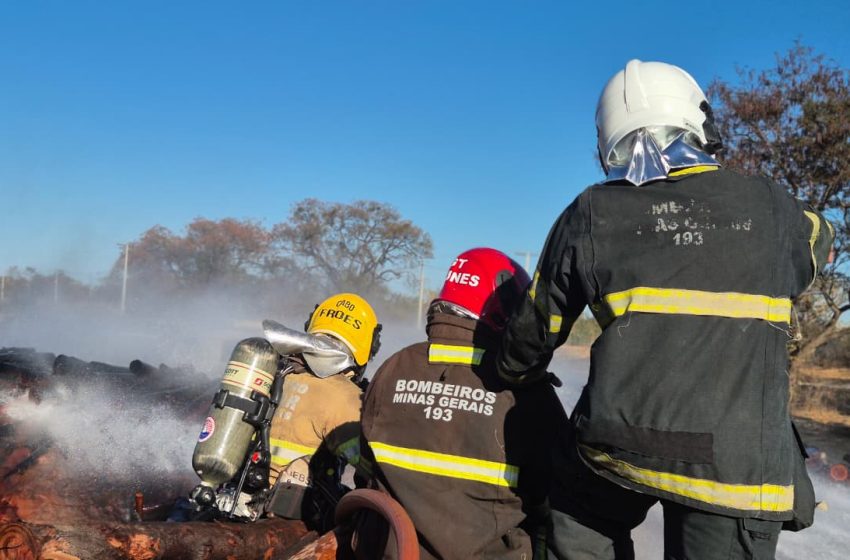  Incêndio atinge depósito de madeira em empresa de Itacarambi