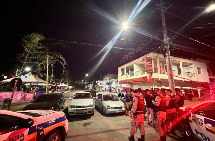 Cinco carros apreendidos por som alto na Vila Anália