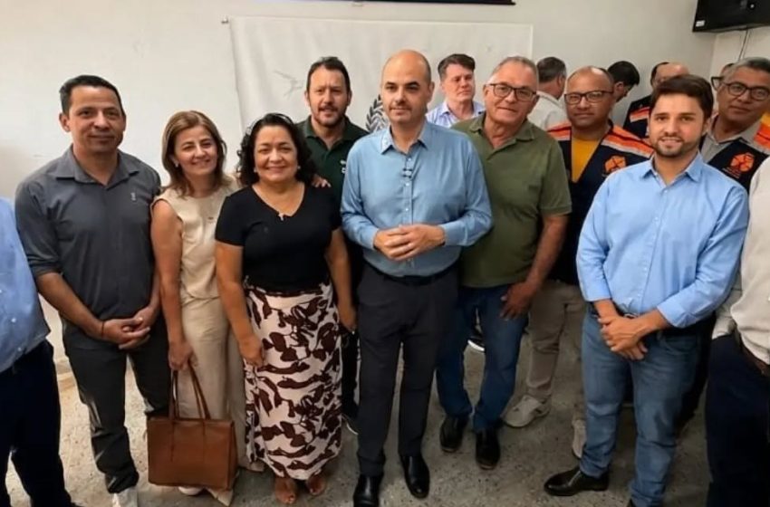  Governador atende prefeitos dos Norte de Minas e anuncia retomada da operação pipa