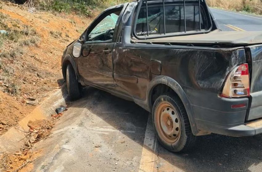  Idoso sobrevive a capotamento e impacto em radar em Mirabela